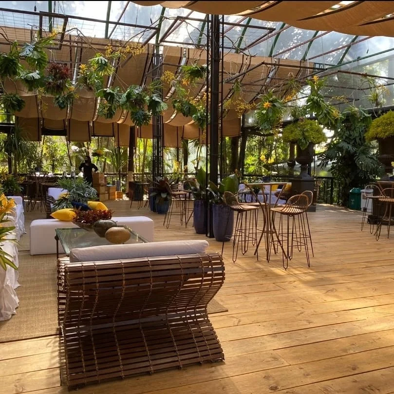 Mobiliários com assinatura Cosmo Pessoa Paisagismo e eventos